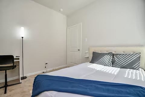Full Bed & Desk