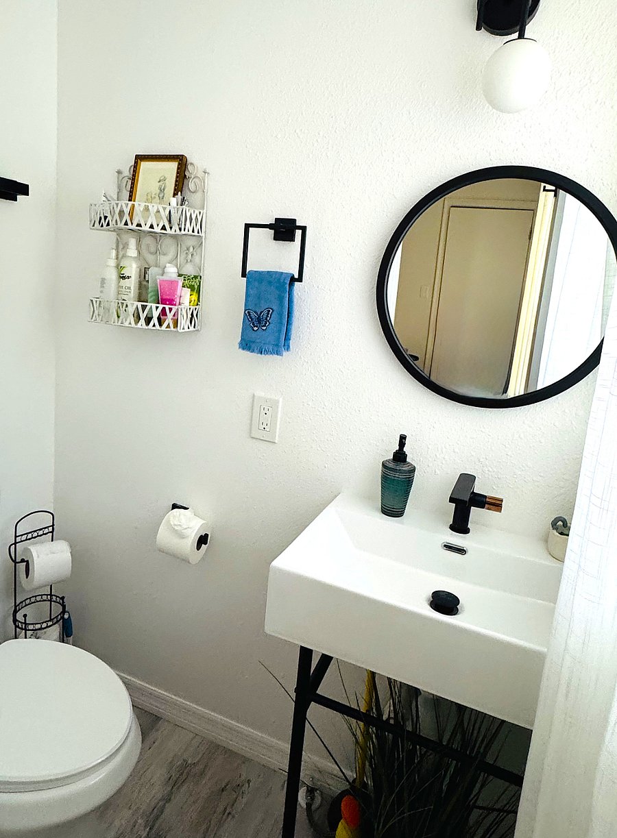 Lavatory/Half-bath