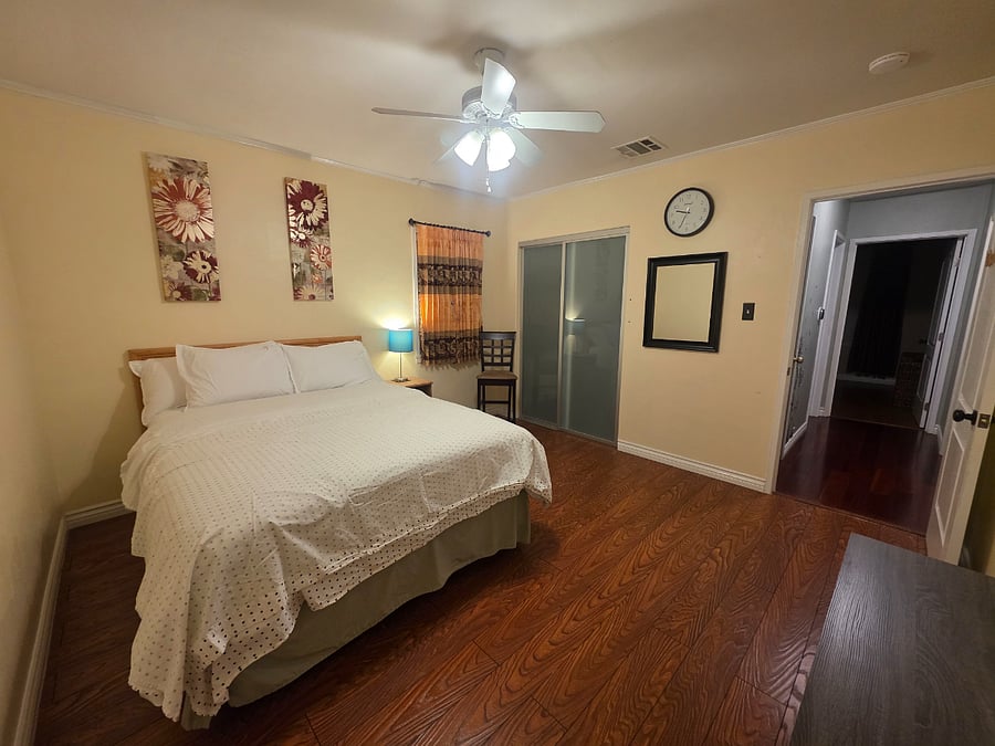 2nd bedroom with queen bed