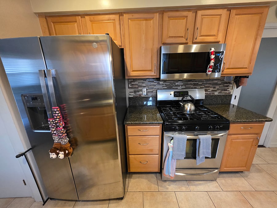 Full size fridge, Microwave, gas range and oven.