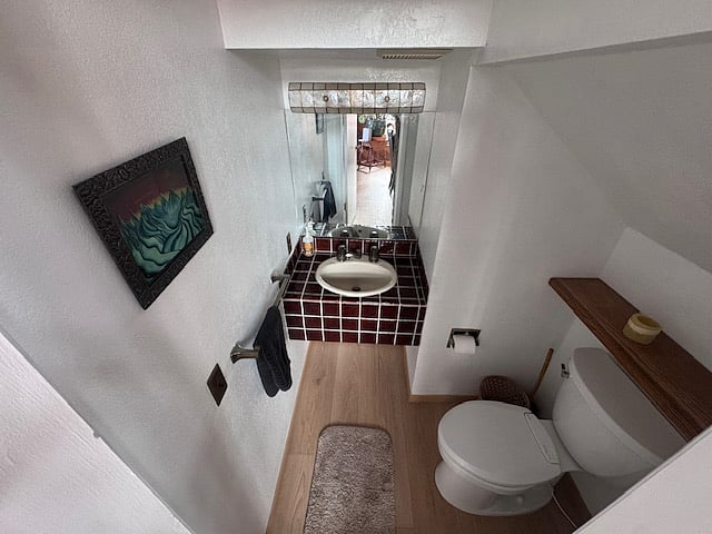 upstairs 1/2 bathroom