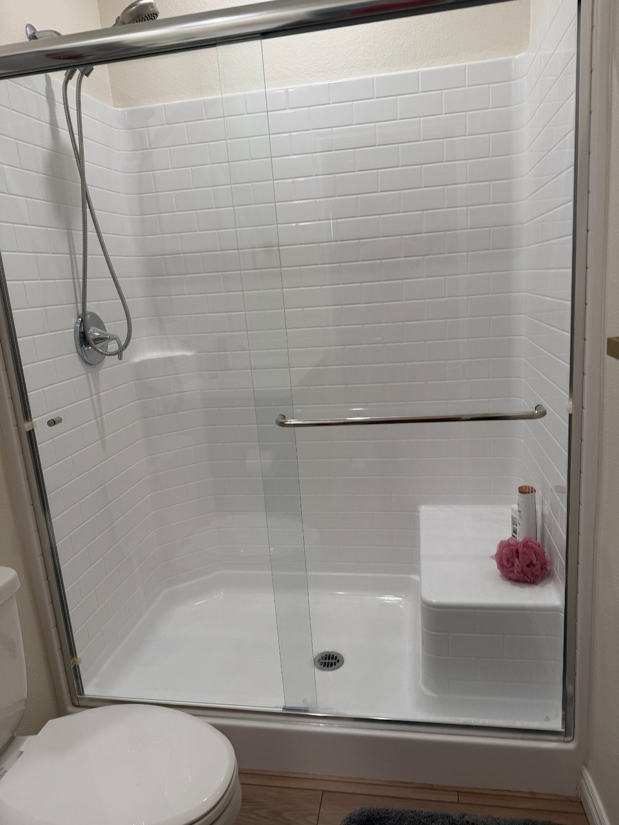 5ft shower w/starter soaps.
