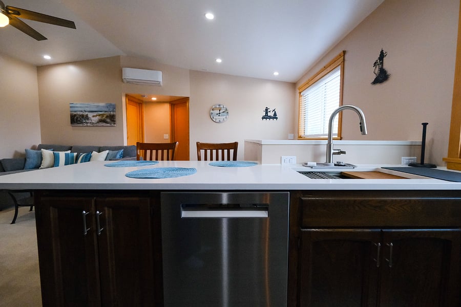 Dishwasher,
Undermount Sink,
Garbage Disposal