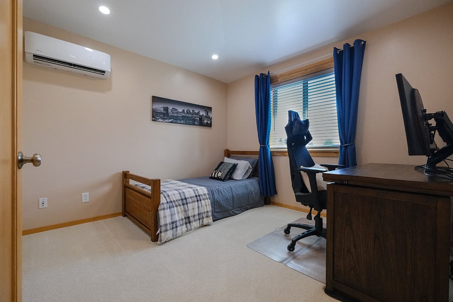 Bedroom 2 / Office