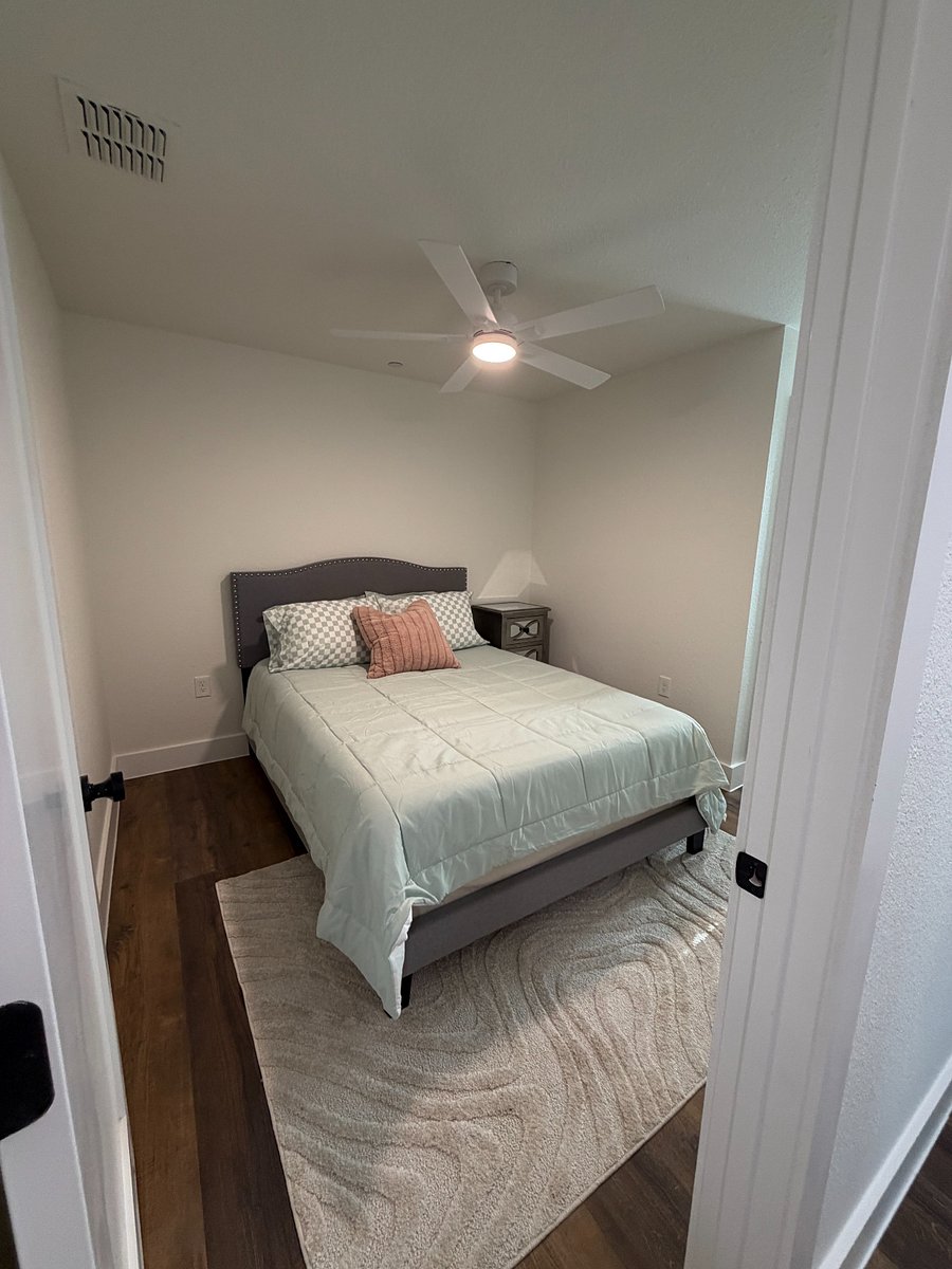 Middle bedroom with ensuite bathroom.