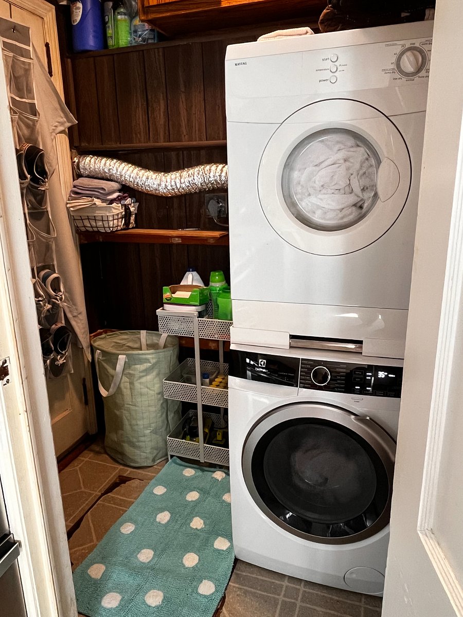 Washer/dryer area