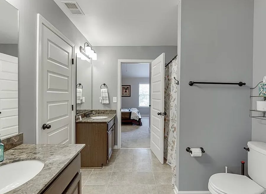 Jack & Jill bathroom (no one stays in the other guest room).