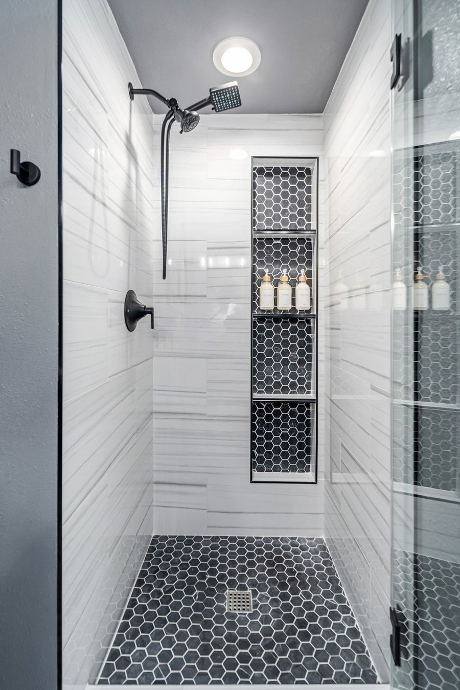 *As a courtesy, we provide the following items: shampoo, conditioner, shower gel, three rolls of toilet paper, two boxes of tissue paper, toilet bowl cleaner, and trash bags. Additionally, there are some extra items available under the bathroom sink. Once these items are exhausted, it will be the guests responsibility to provide their own. 