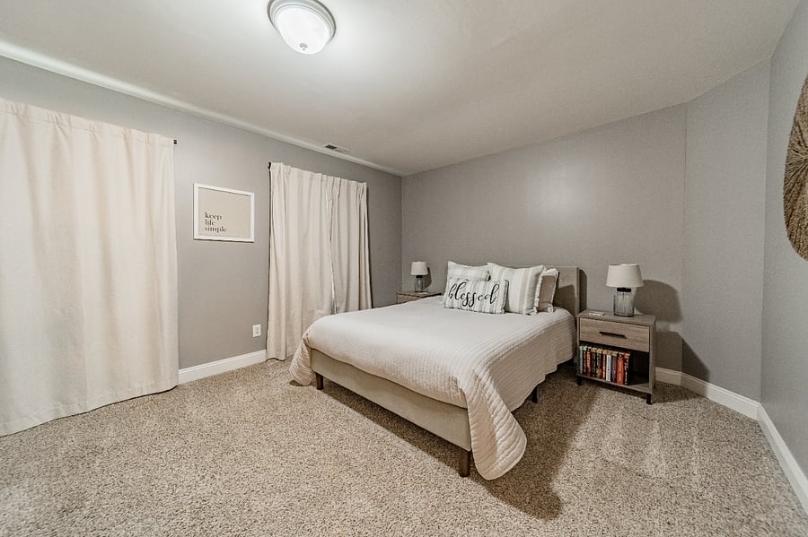 guest room, queen bed, black out curtains