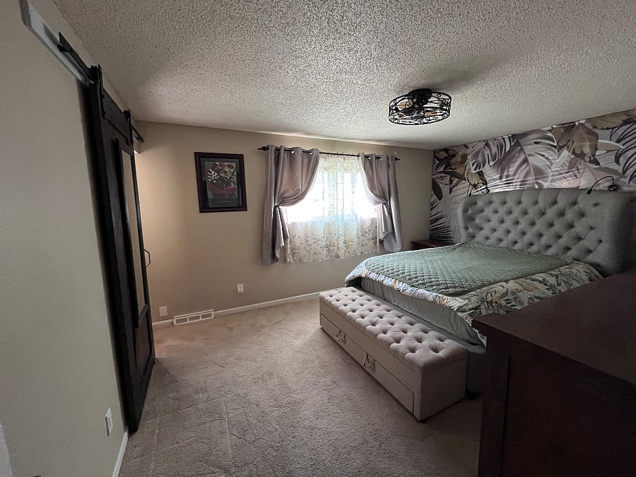 Master bedroom with Queen bed
