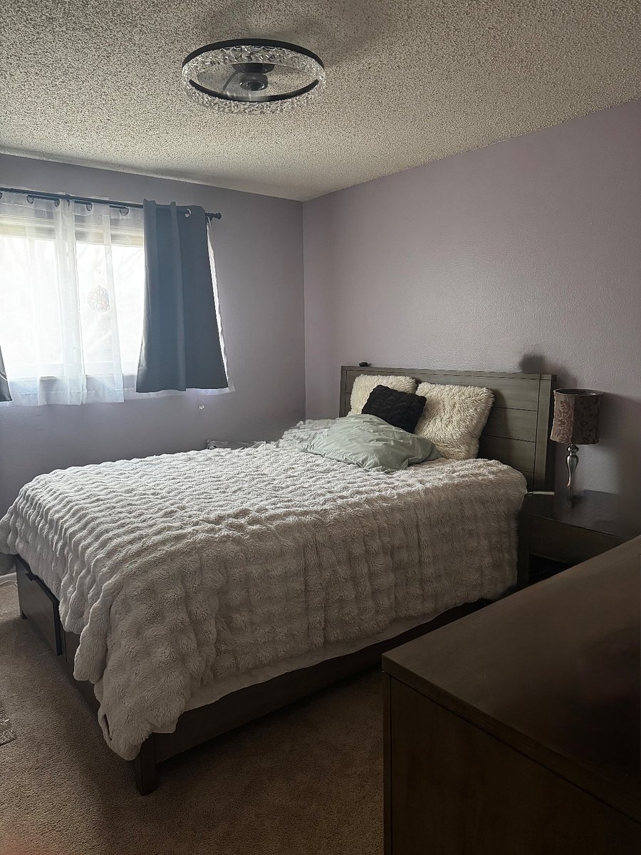 Bedroom 2 with Queen bed
