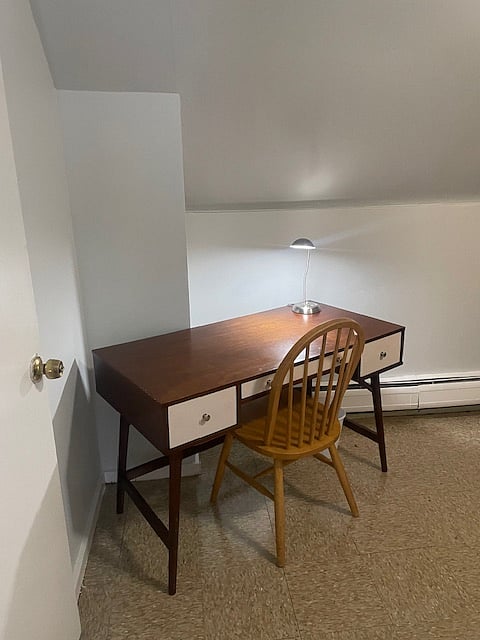 Bedroom desk, perfect for recording notes in the quiet privacy of your room. 