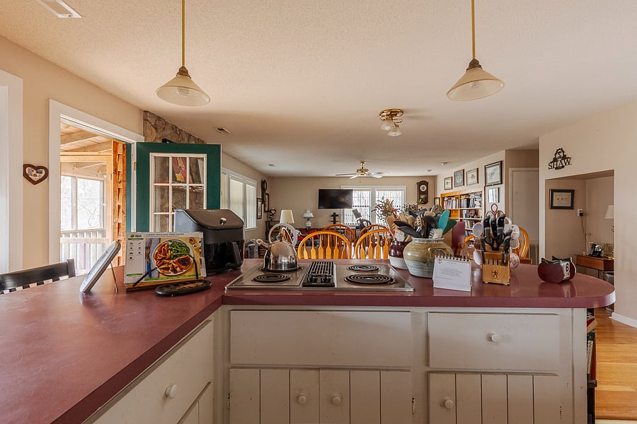 Kitchen includes an Air-frier for more nutritious meal preparations. We also have numerous cookbooks and Hello Fresh recipe cards. 