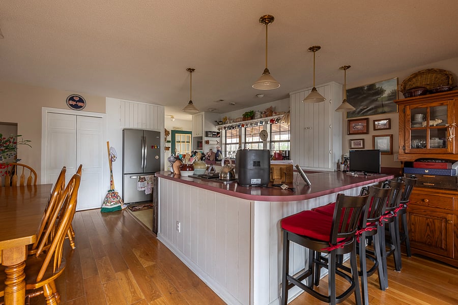 Guests can choose to eat at the breakfast bar, breakfast nook or the full dining table. 
