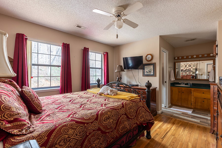 Master bedroom suite includes smart tv with streaming service through Starlink satellite dish. 