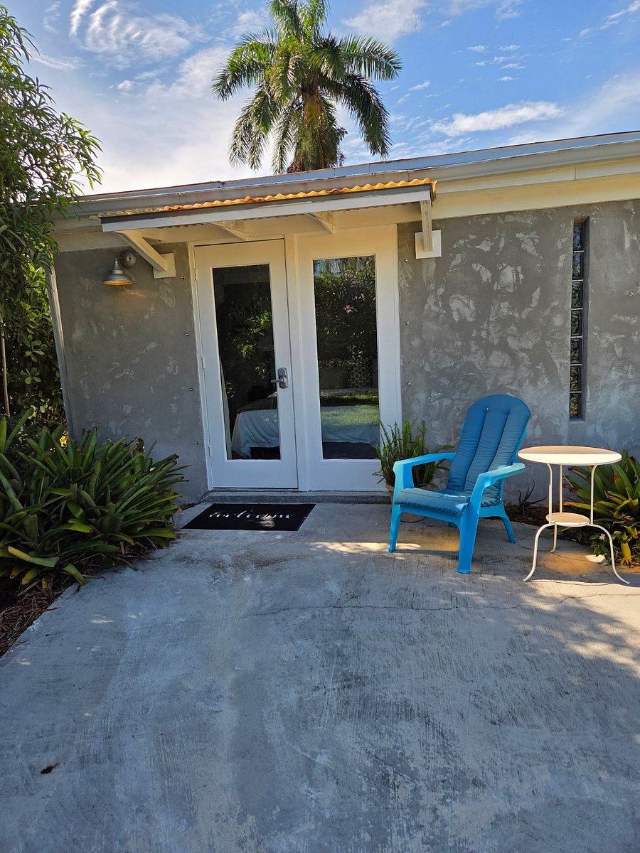Back studio apartments