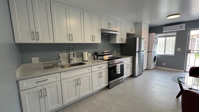 Unit # 1/2
Kitchen with full-sized in-unit washer/dryer
