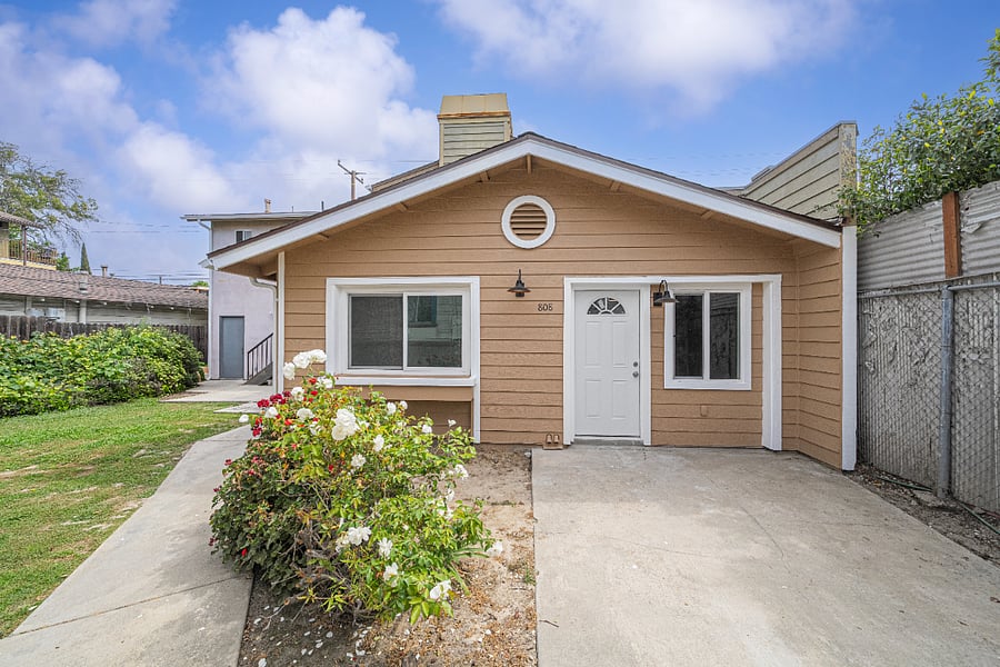 Unit # 1/2
Front Entrance
