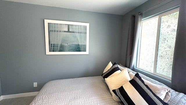 Unit # 1/2
Queen bed with 12" gel memory foam mattress