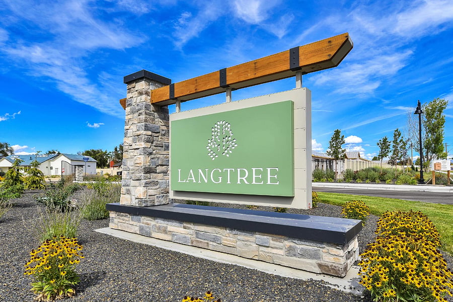 Entrance sign