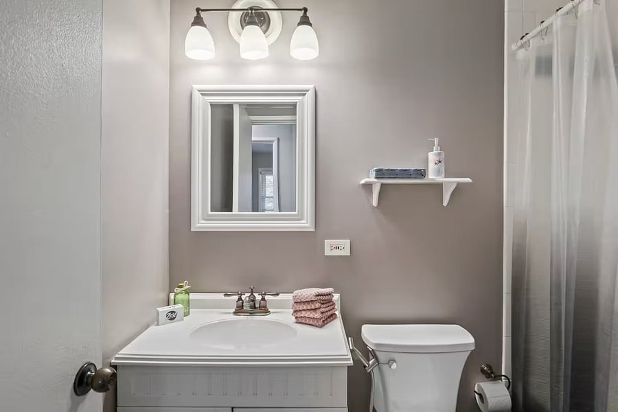 Full bathroom 2