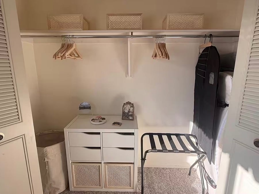 Top level/Queen Bed: closet