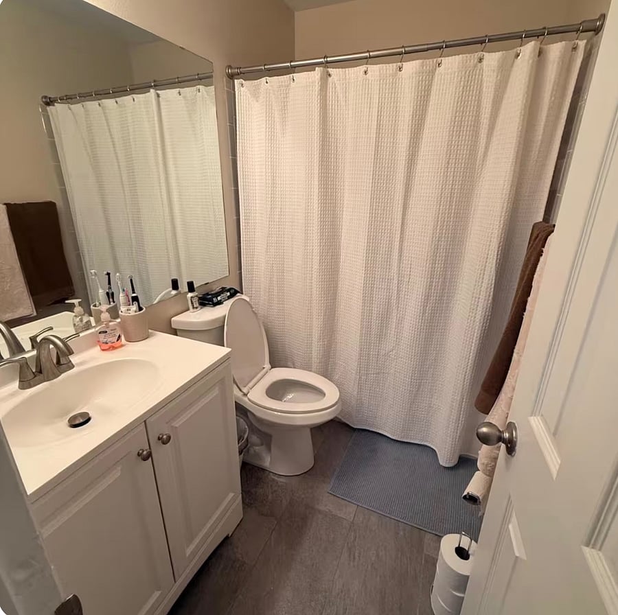 Top level: Shared bath