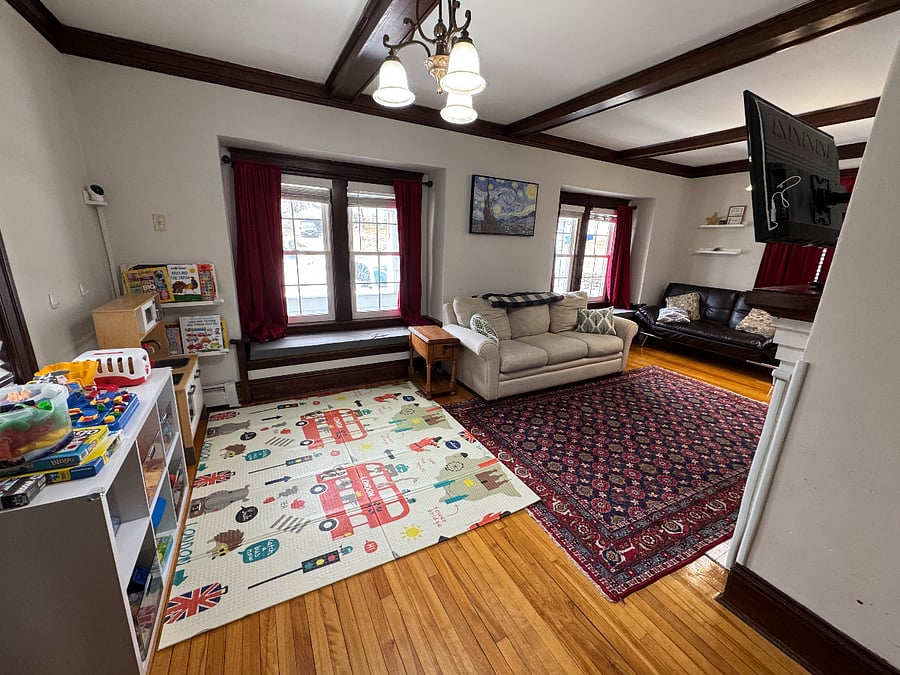 Living roomtoys can be removed if not needed