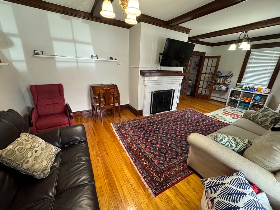 Living room (fireplace not to be used)