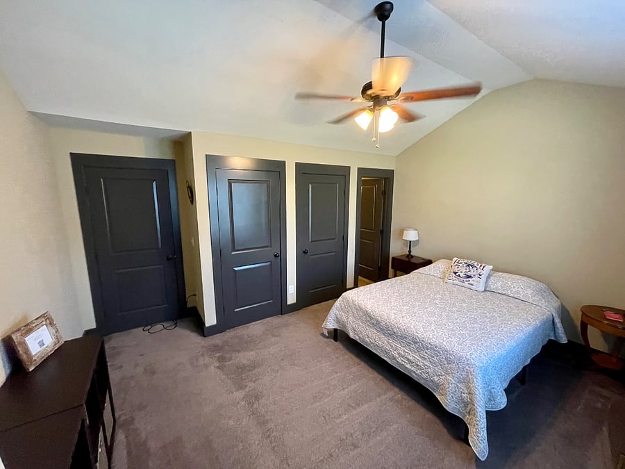 Second bedroom with queen bed