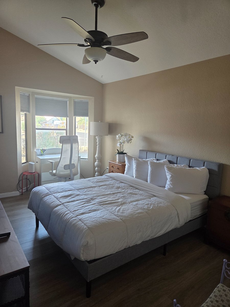Bedroom #2 (Queen bed)!