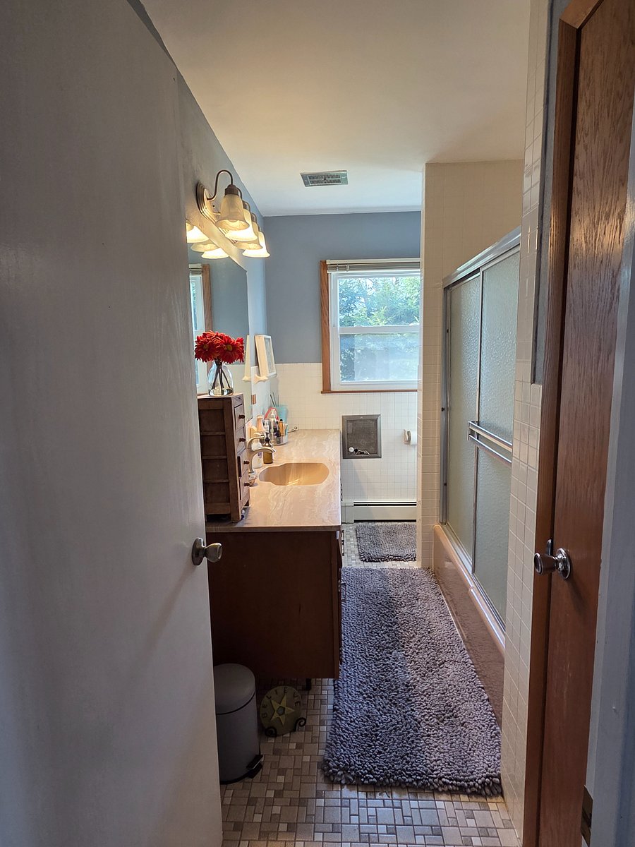FULL BATH. SHOWER OVER TUB. 