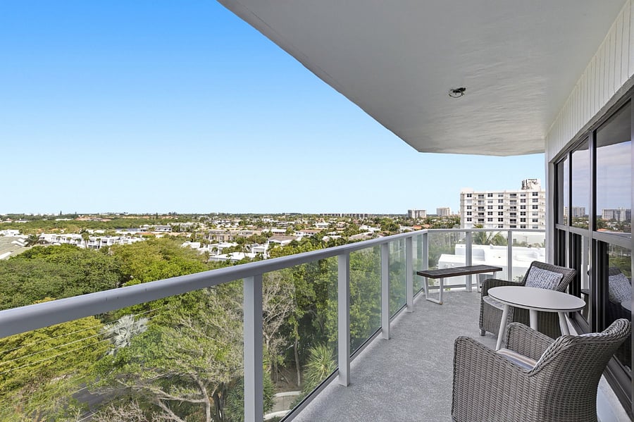 Beautiful large wrap around balcony you can see the sunrise and sunset. Plenty of seating spaces to enjoy your morning coffee or evening wine. 