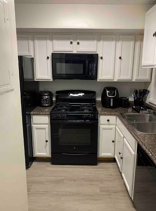 Full kitchen