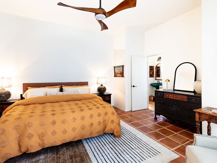 King sized and comfortable bedding for restful sleep.  Blackout curtains  in house, installed on request. 