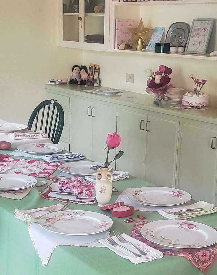 The dining room table seats 6. Two Guests who met here in about 2019 then got married here in 2025!!