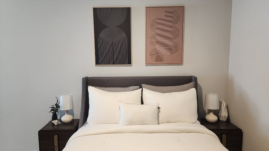 3 Bedroom with Full bed and a desk