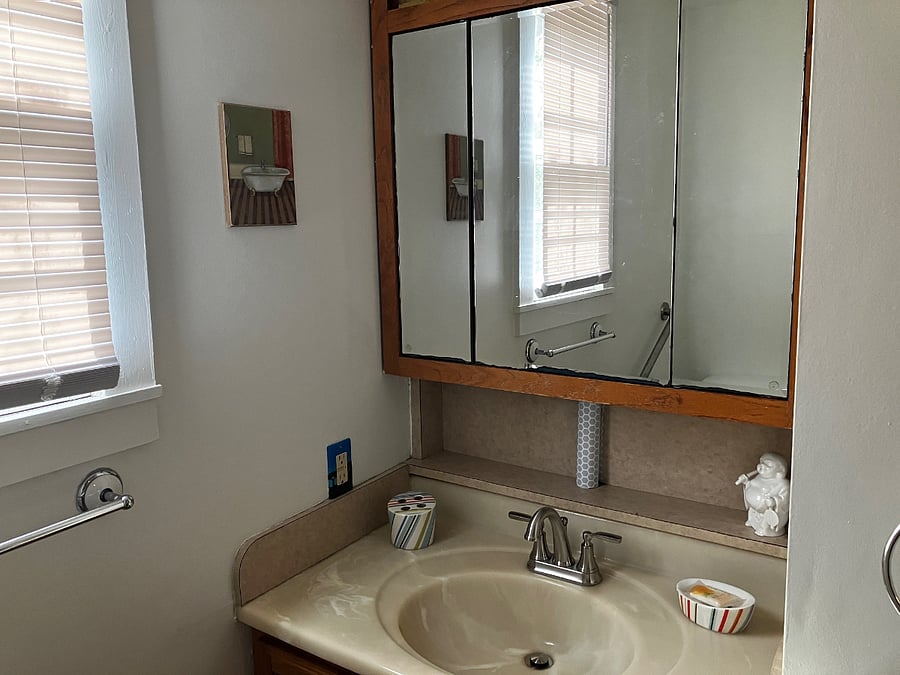 En suite full bath in main bedroom.