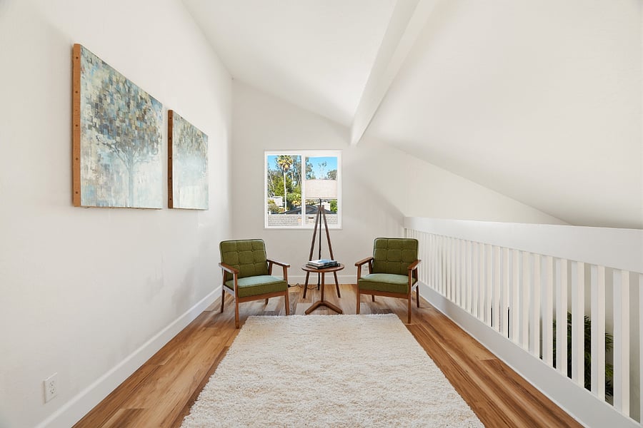 cozy area rug, overlooks living room