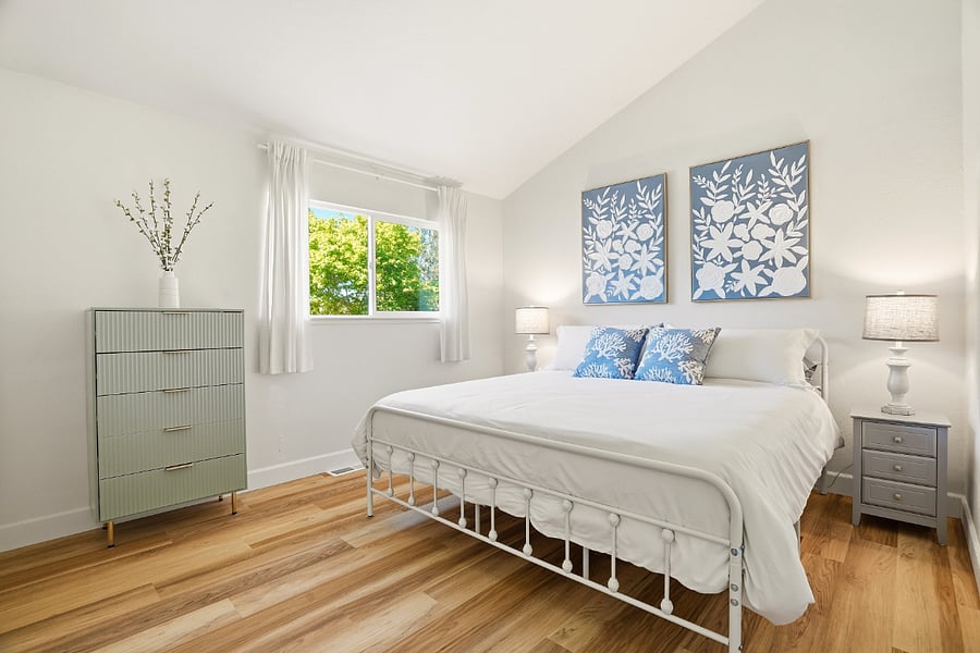 Lamps and nightstands too