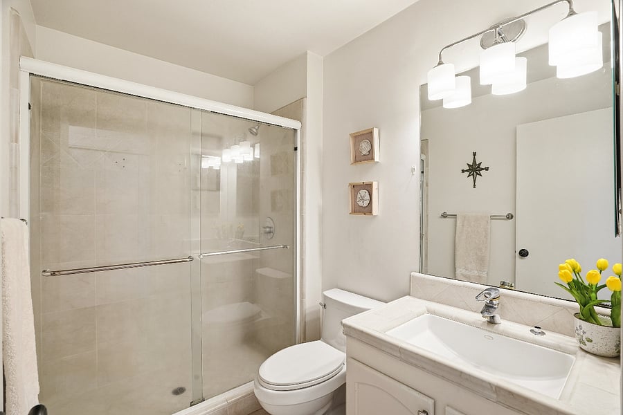 Upstairs shared bathroom