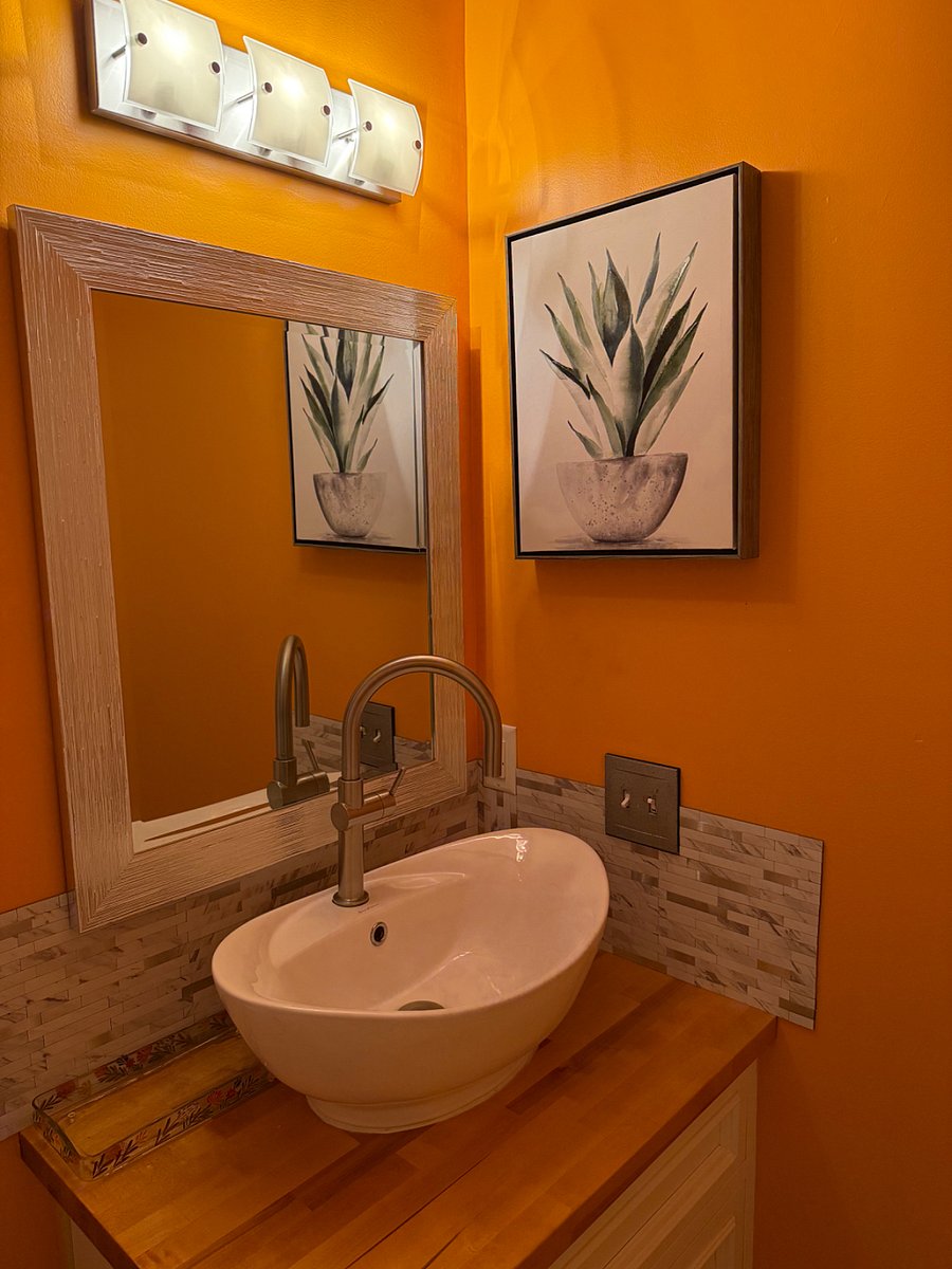 Hallway/2nd bathroom