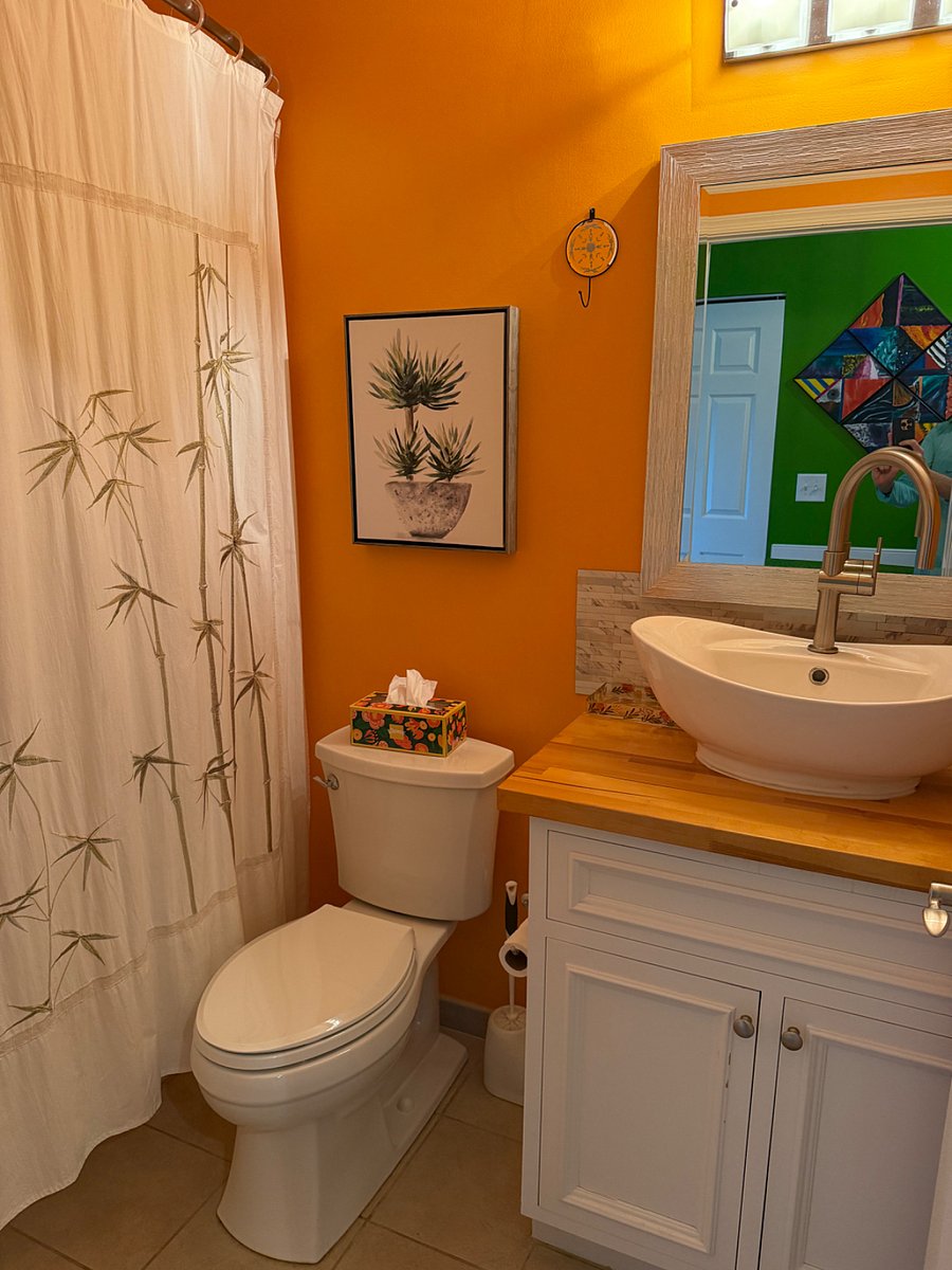 Hallway/2nd bathroom