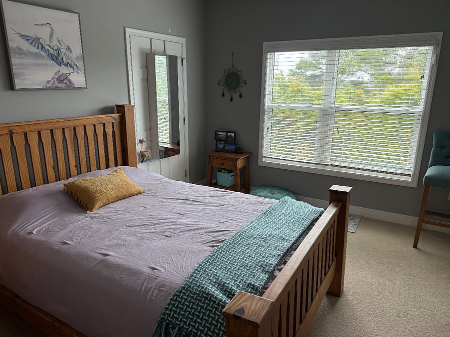 2nd bedroom w/ TV