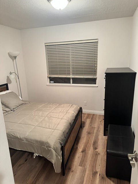 Middle Bedroom - with chest of drawers and black leather hope chest / bench seat