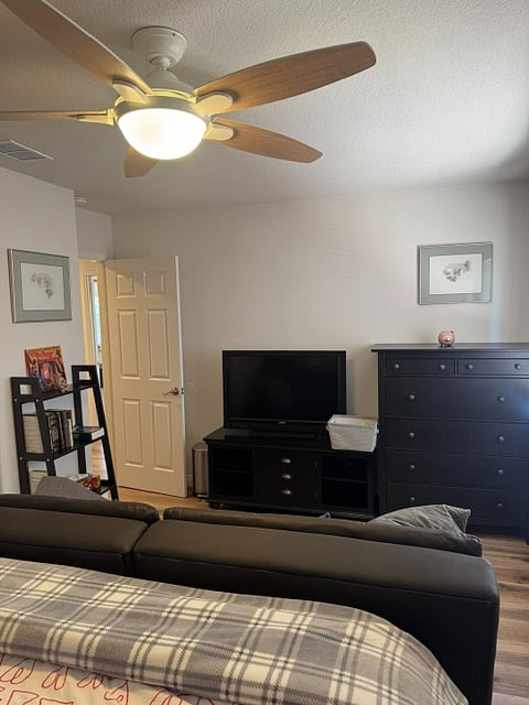 3rd Bdrm - with (2nd) TV