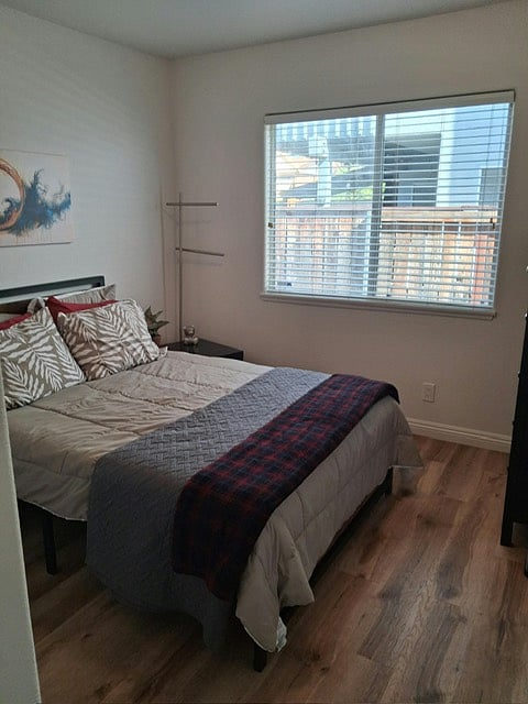 Middle bedroom with full-sized foam mattress, dresser and leather bench with storage space.  ceiling light as well as standing lamp (tap light rod ends to turn-on 3-level lighting.
