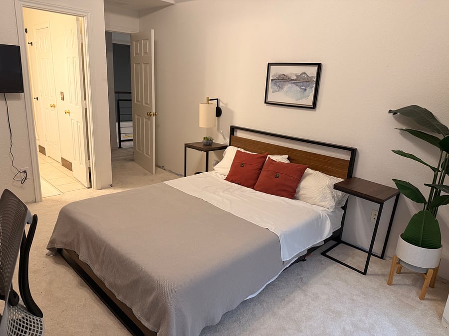 Queen bed connected to hallway bathroom