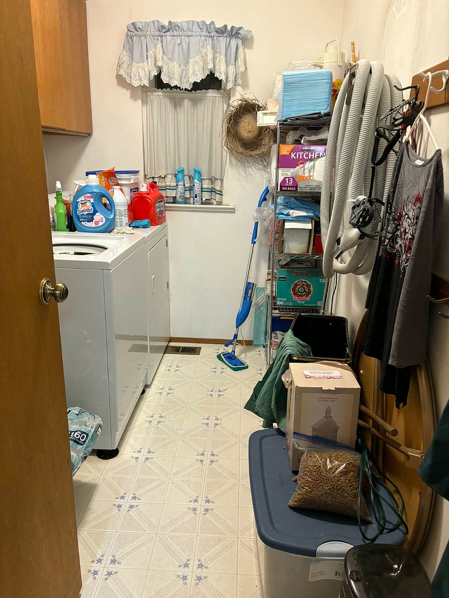 Main Floor Laundry/Pantry