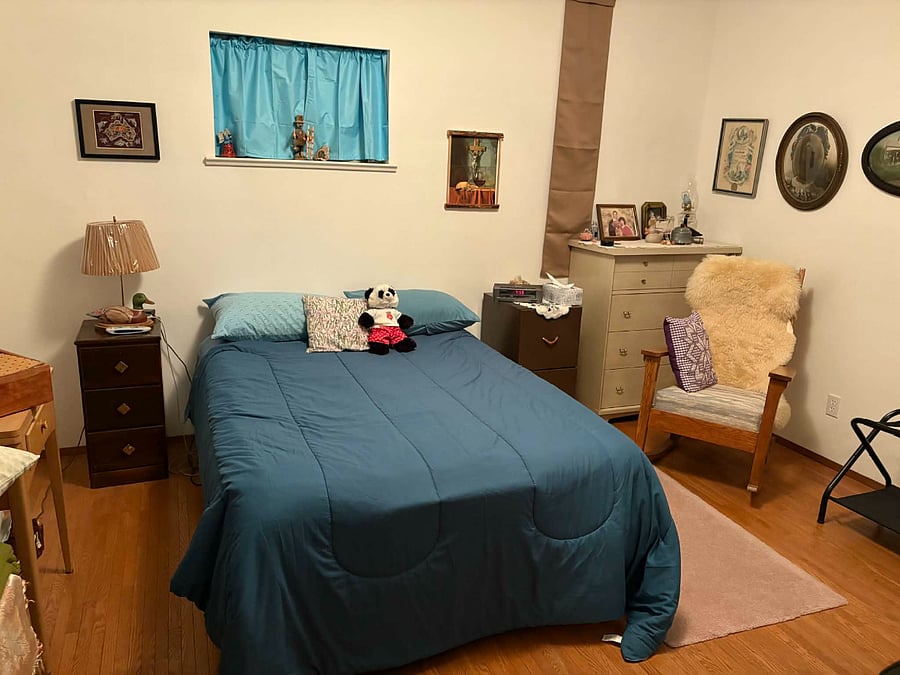 Main Floor-Teal bedroom